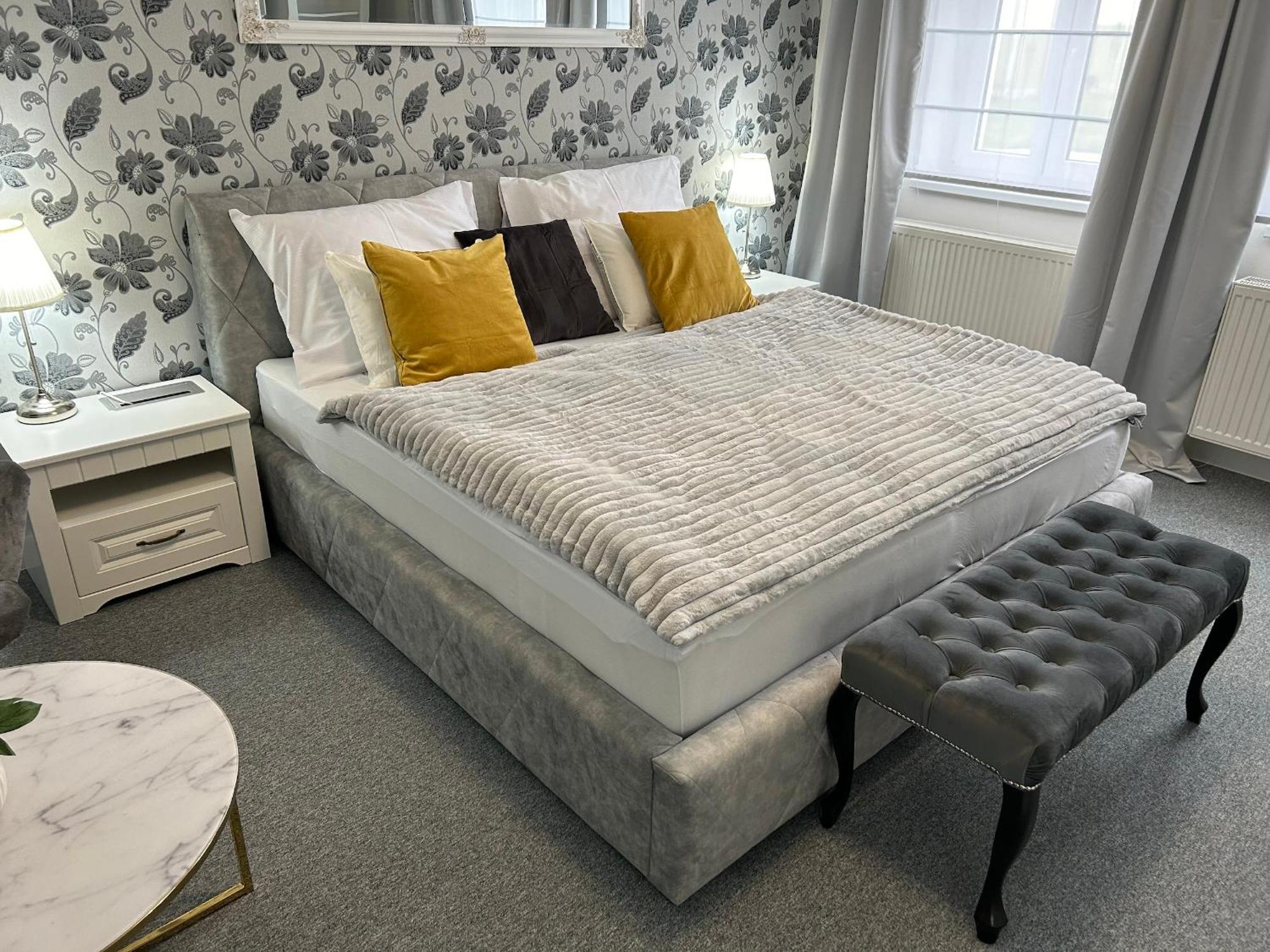 Efipa Glamour Apartments Plzen Bagian luar foto