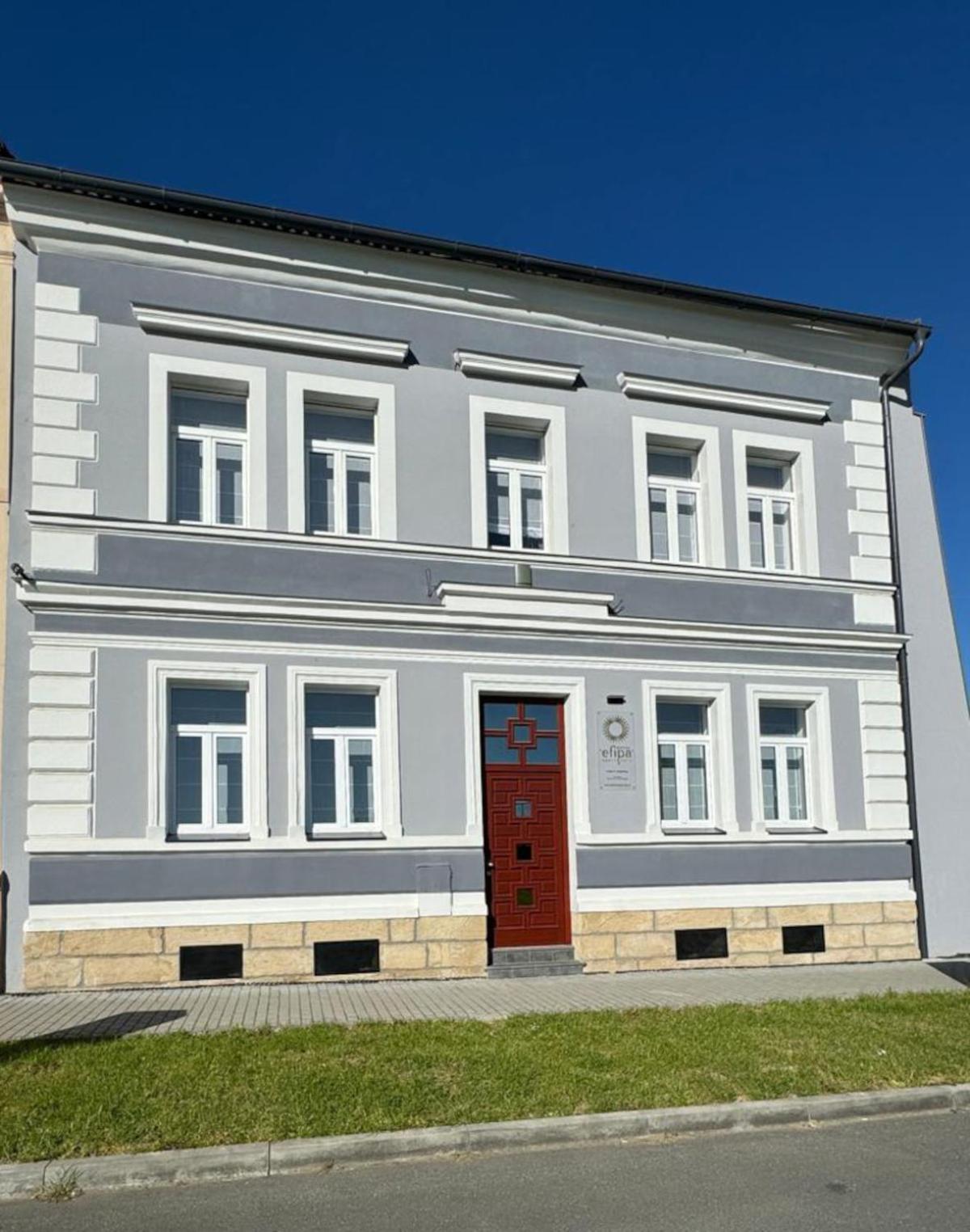 Efipa Glamour Apartments Plzen Bagian luar foto