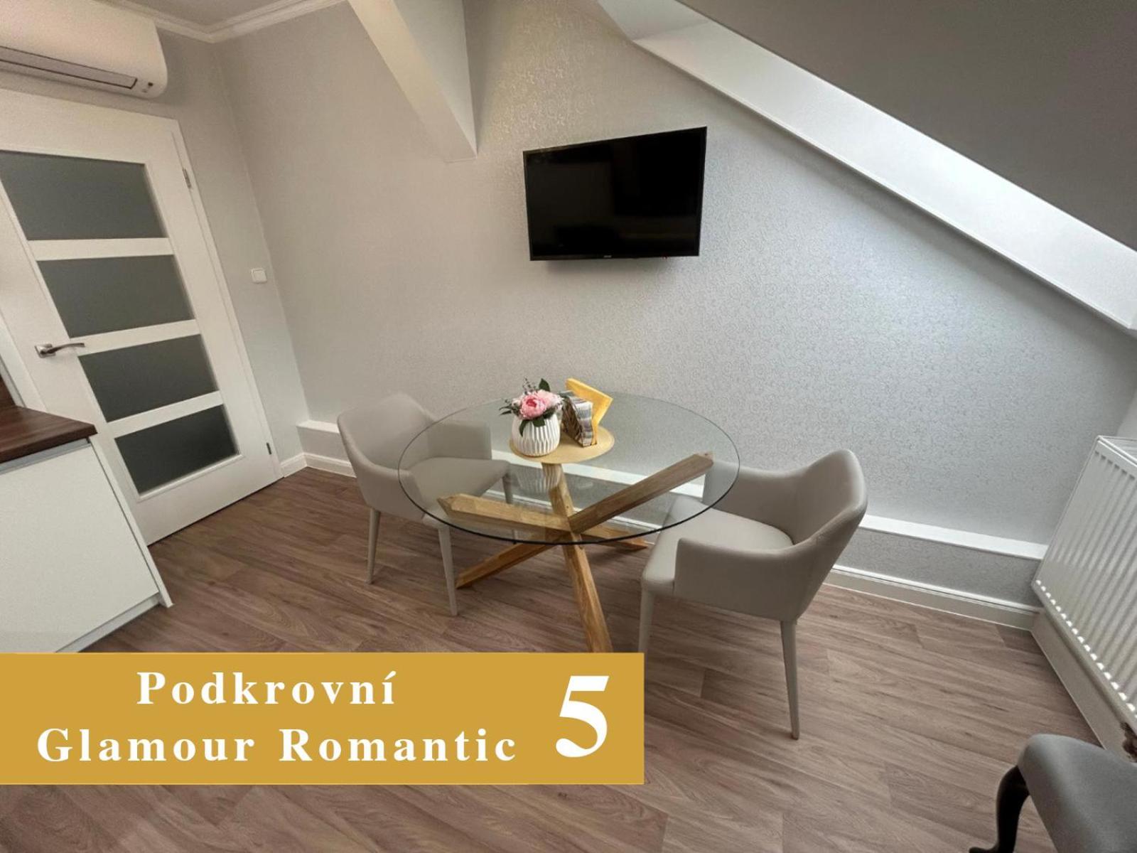 Efipa Glamour Apartments Plzen Bagian luar foto
