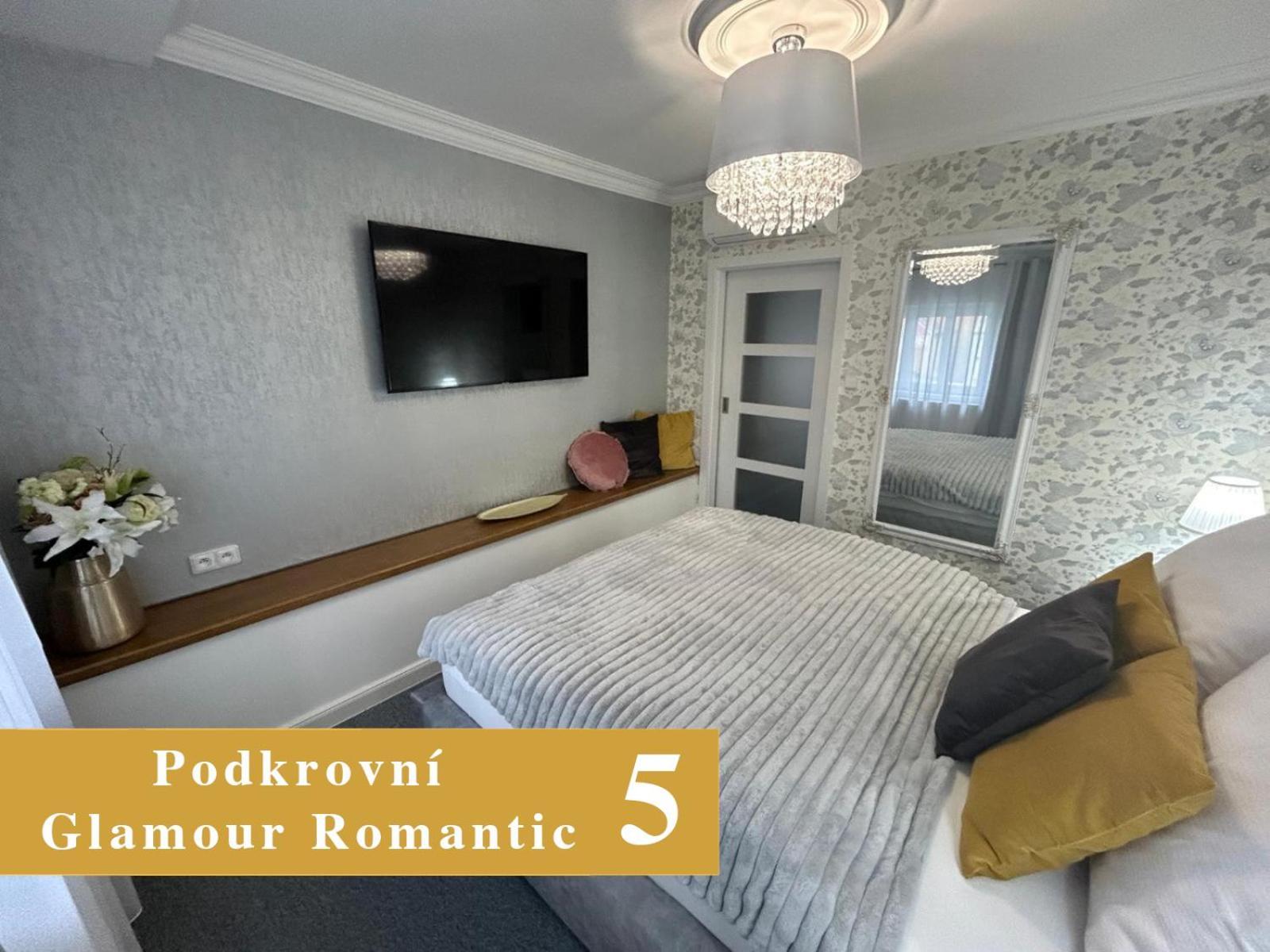 Efipa Glamour Apartments Plzen Bagian luar foto