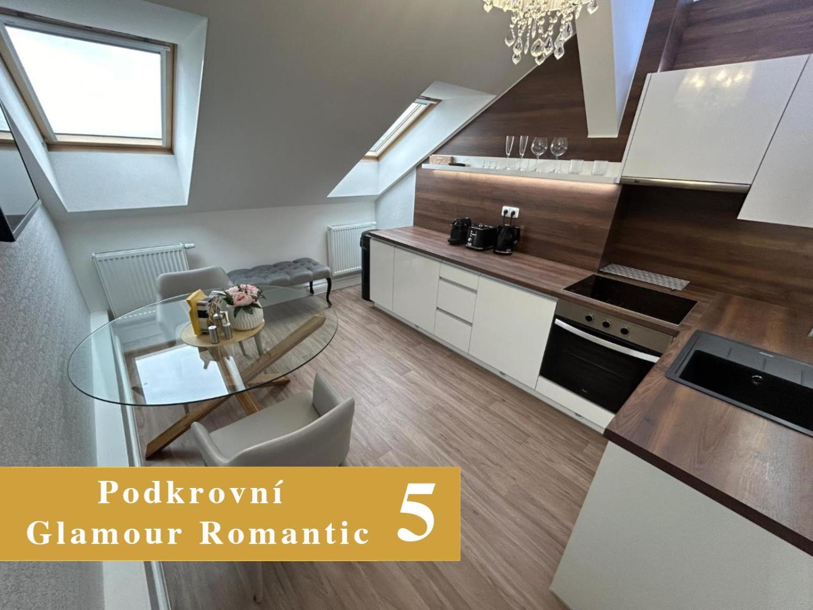 Efipa Glamour Apartments Plzen Bagian luar foto