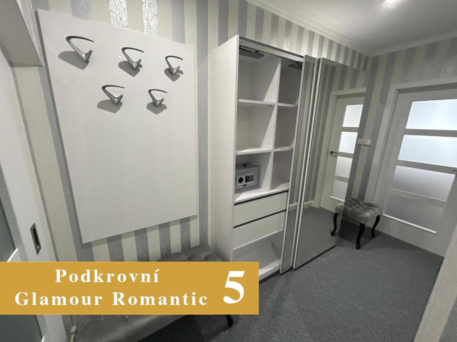 Efipa Glamour Apartments Plzen Bagian luar foto