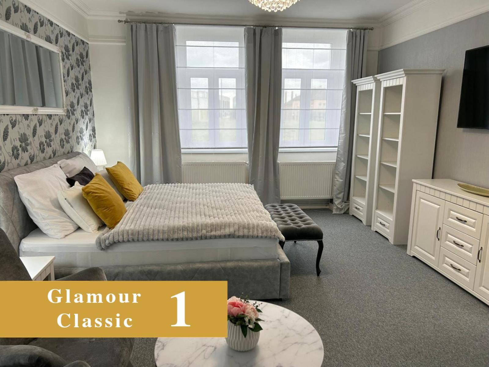 Efipa Glamour Apartments Plzen Bagian luar foto
