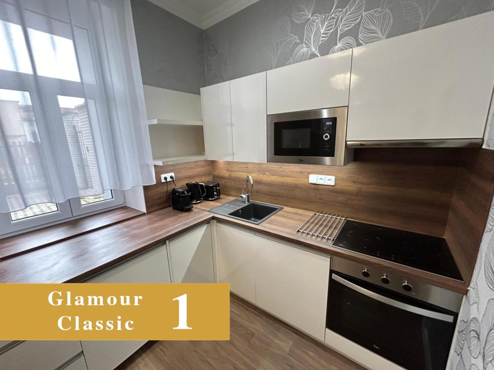 Efipa Glamour Apartments Plzen Bagian luar foto