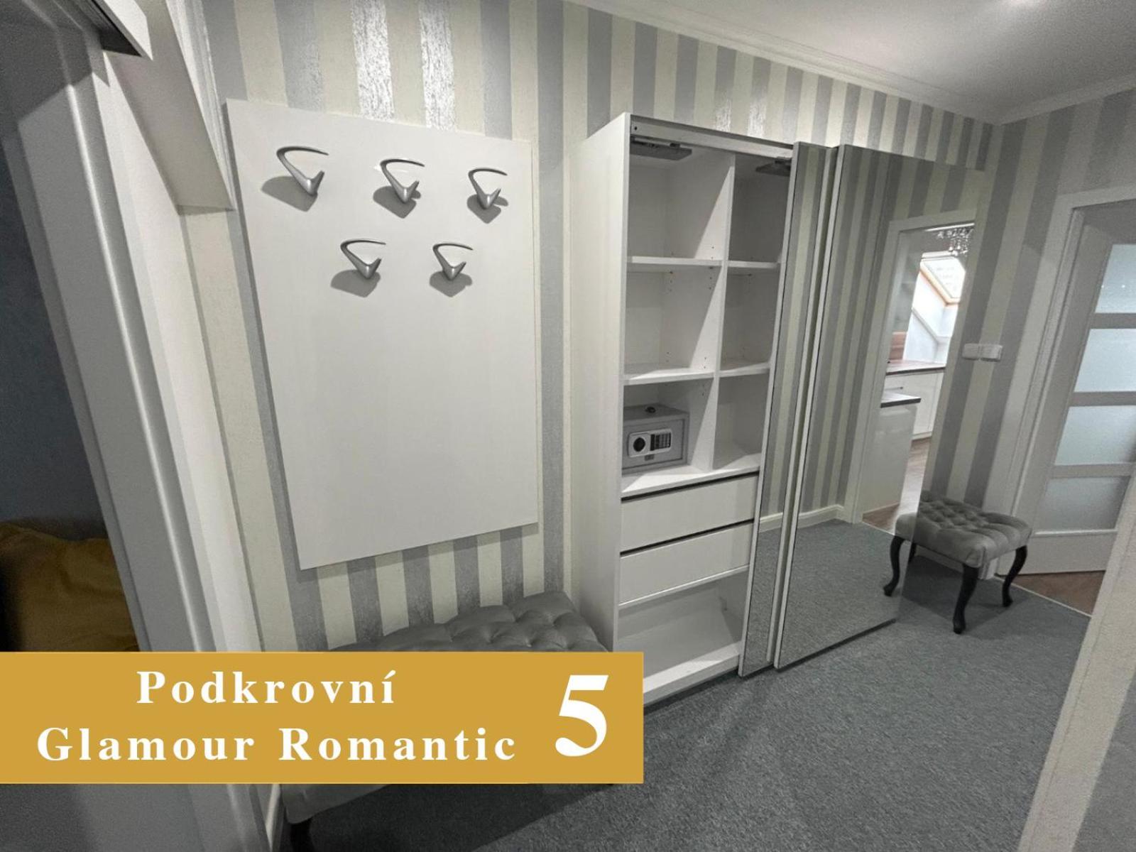 Efipa Glamour Apartments Plzen Bagian luar foto