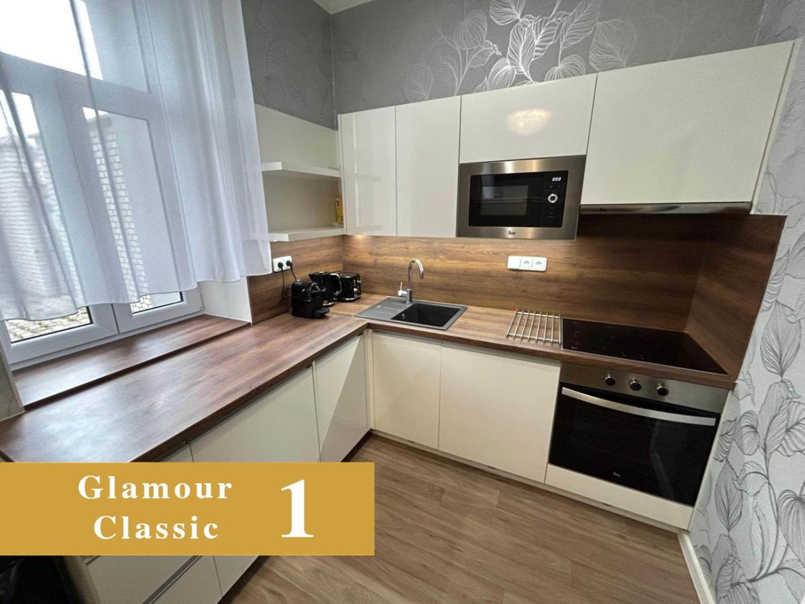 Efipa Glamour Apartments Plzen Bagian luar foto