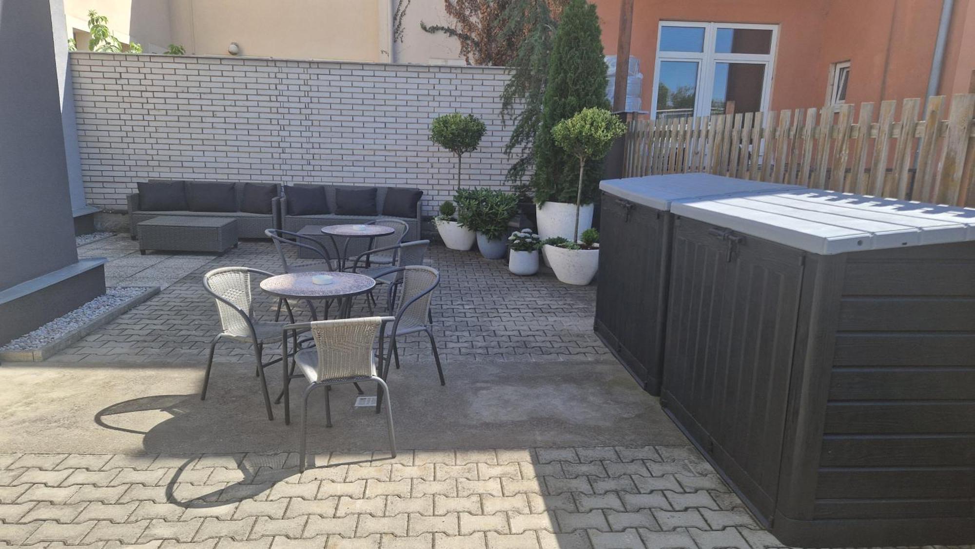 Efipa Glamour Apartments Plzen Bagian luar foto